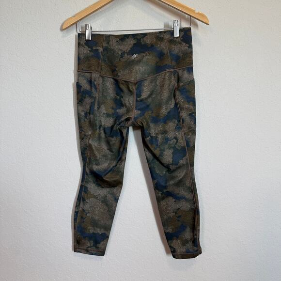 Women's Athleta Olive Green‎ Camo Cropped Leggings Size Medium - Picture 7 of 8